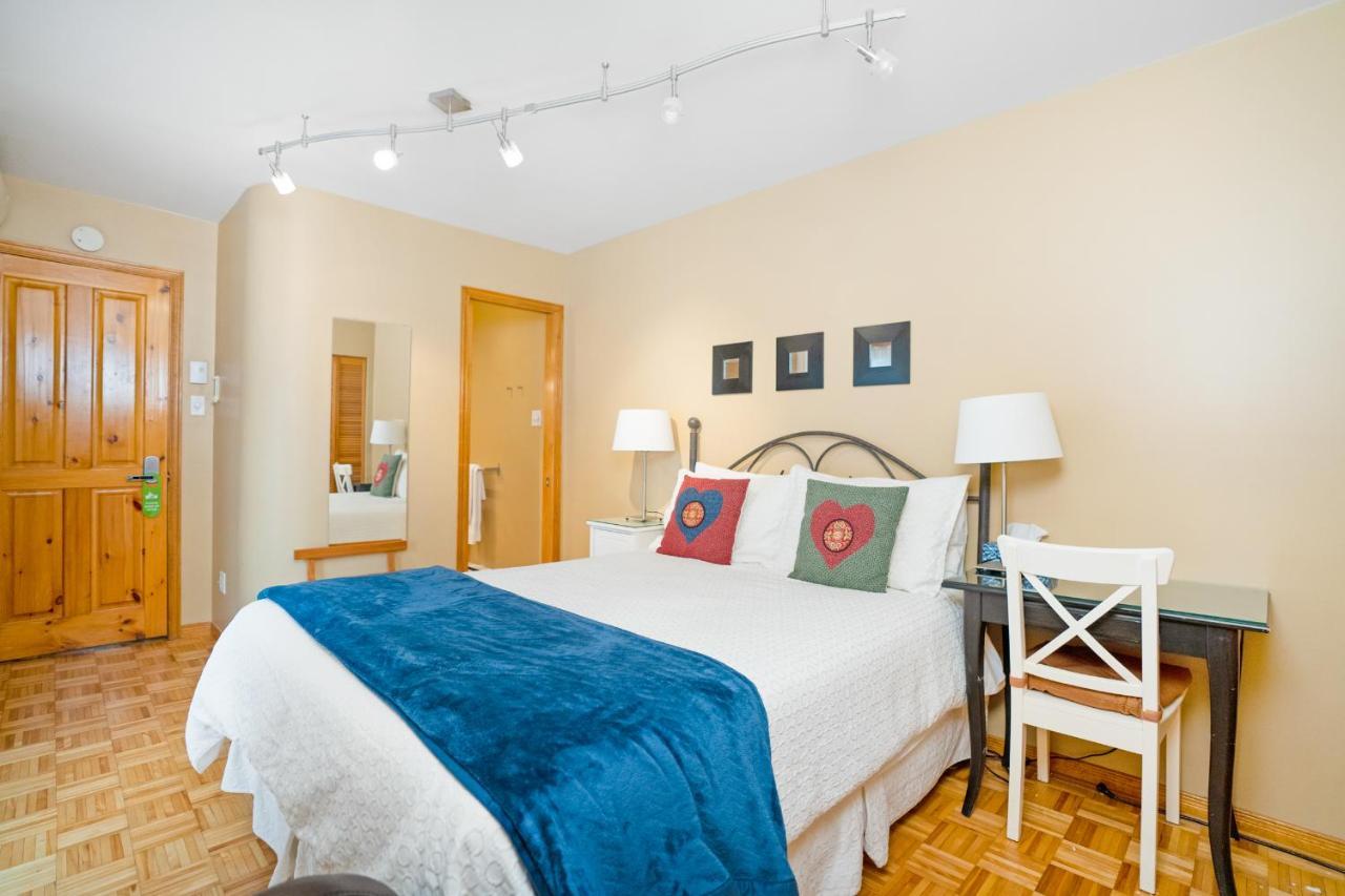 Accueil Chez Francois Bed & Breakfast Монреал Екстериор снимка