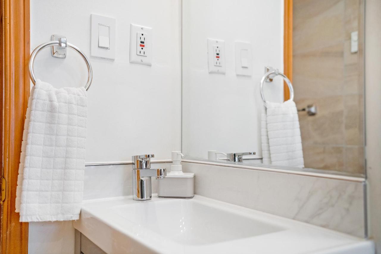 Accueil Chez Francois Bed & Breakfast Монреал Екстериор снимка