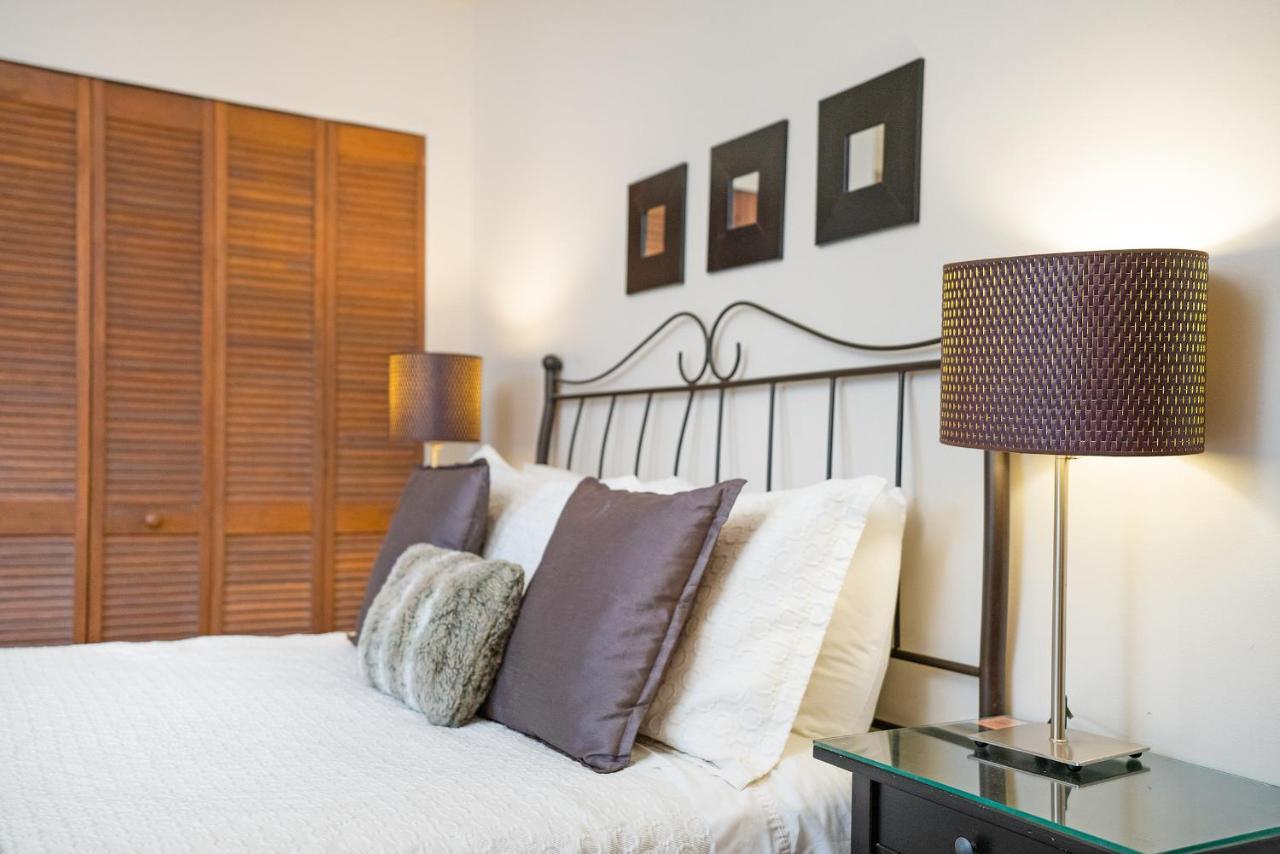 Accueil Chez Francois Bed & Breakfast Монреал Екстериор снимка