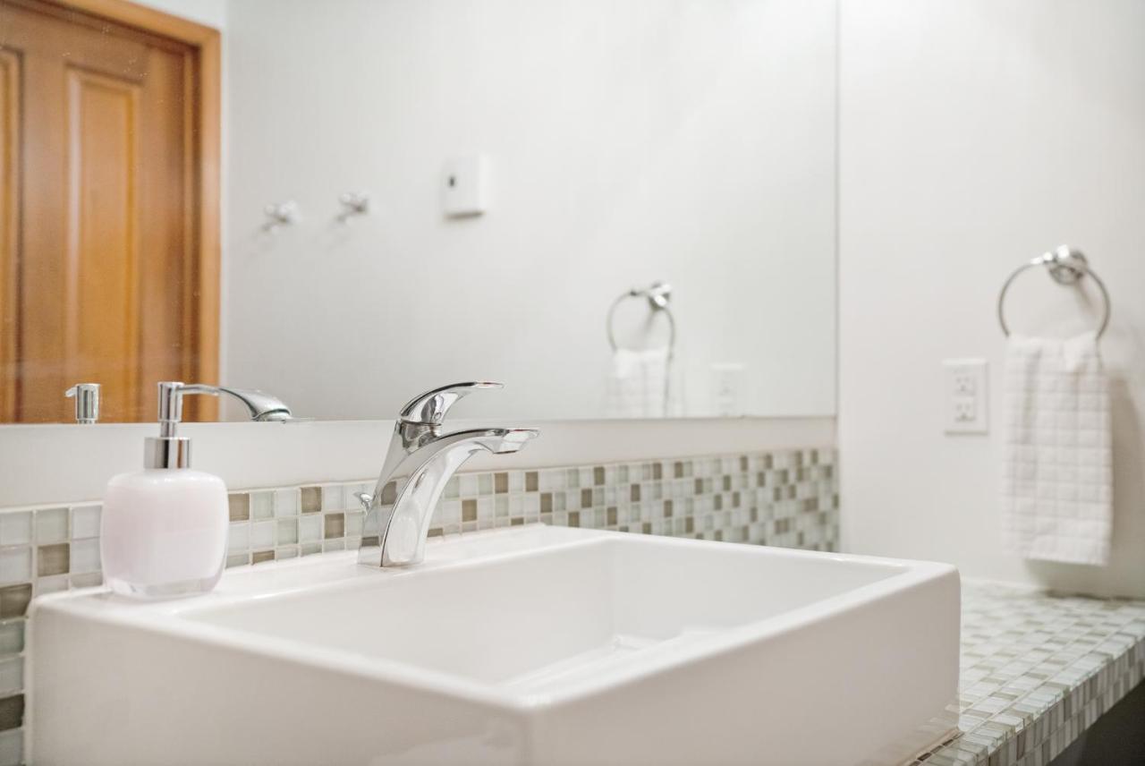 Accueil Chez Francois Bed & Breakfast Монреал Екстериор снимка