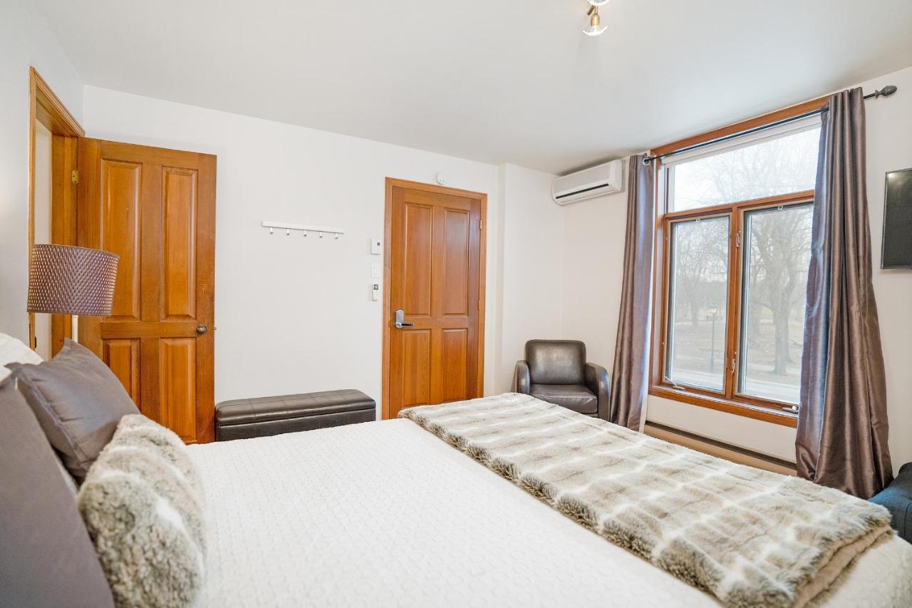 Accueil Chez Francois Bed & Breakfast Монреал Екстериор снимка