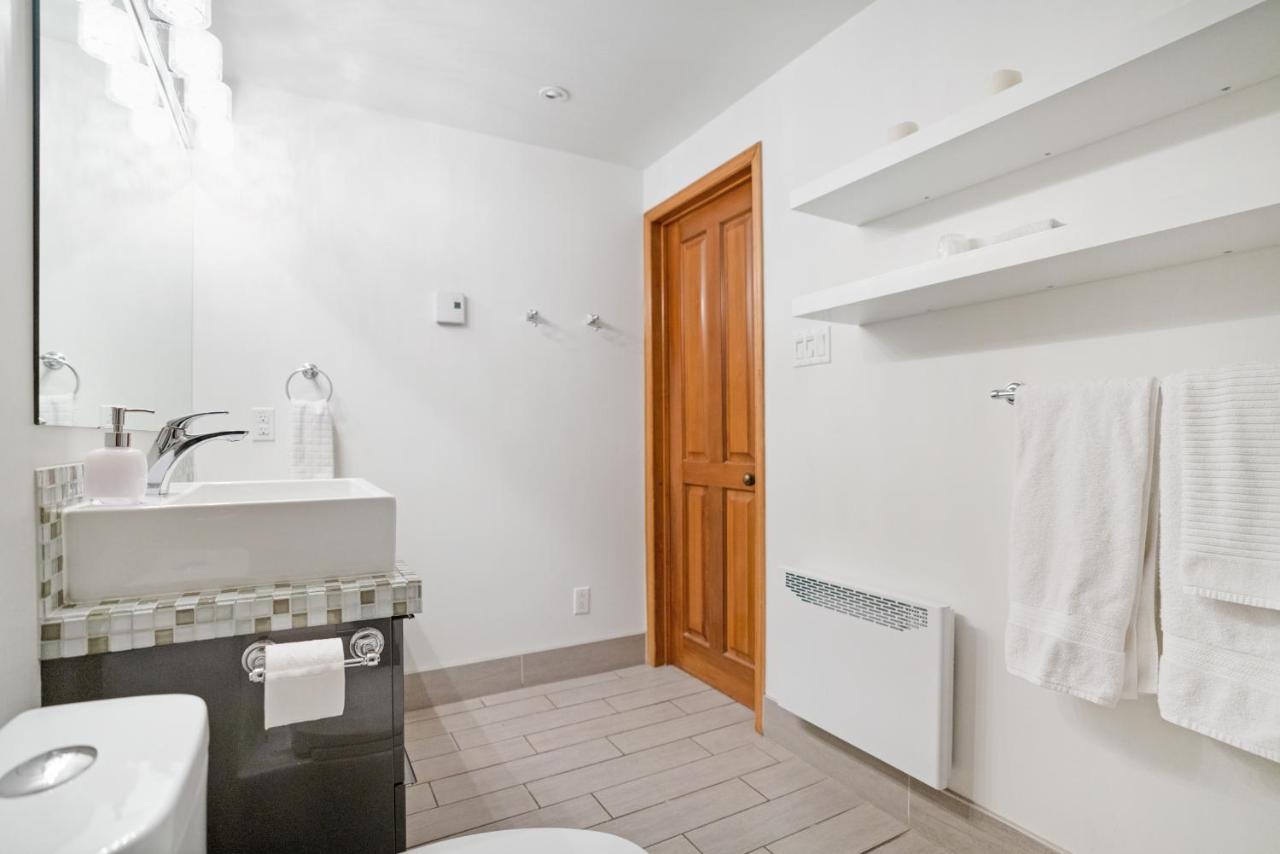 Accueil Chez Francois Bed & Breakfast Монреал Екстериор снимка
