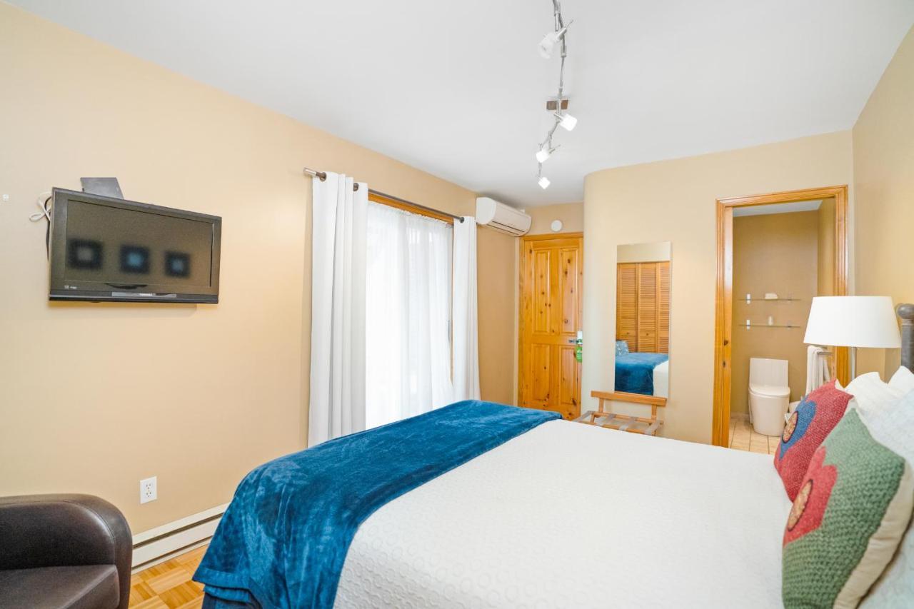 Accueil Chez Francois Bed & Breakfast Монреал Екстериор снимка