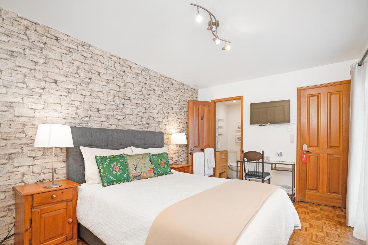Accueil Chez Francois Bed & Breakfast Монреал Екстериор снимка